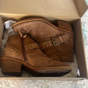 Sofft Alle e suede ankle boots with zip, studs and decorative buckle